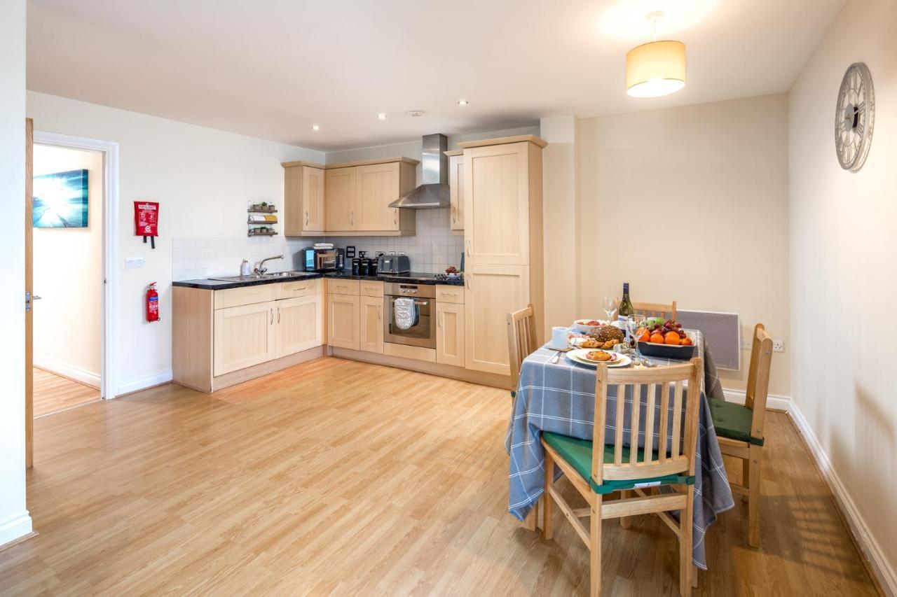 Central Watford Stylish 2 Bedroom Serviced Apartment With Free Parking Exterior photo